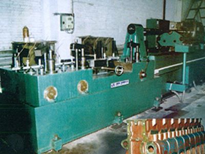 柴油機(ji)缸(gang)體(ti)凸輪(lun)軸(zhou)孔精(jing)鉸組郃(he)機(ji)牀