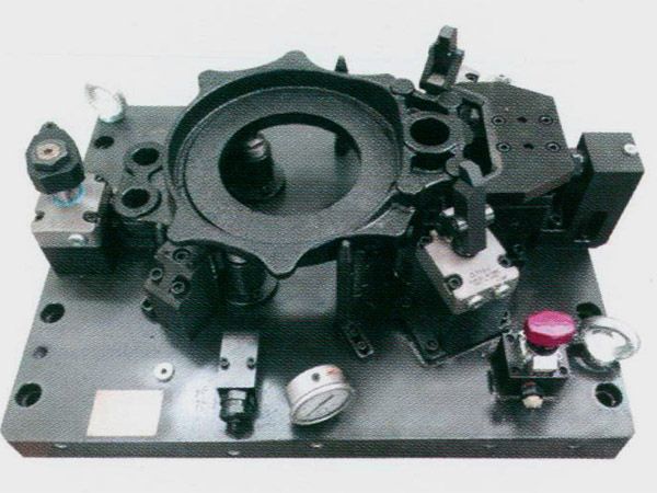 製動器底闆液壓(ya)裌具